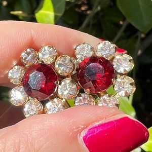VINTAGE PIGEON BLOOD RUBY RED RHINESTONES CRYSTALS DRESSY EARRINGS GOLDTONE